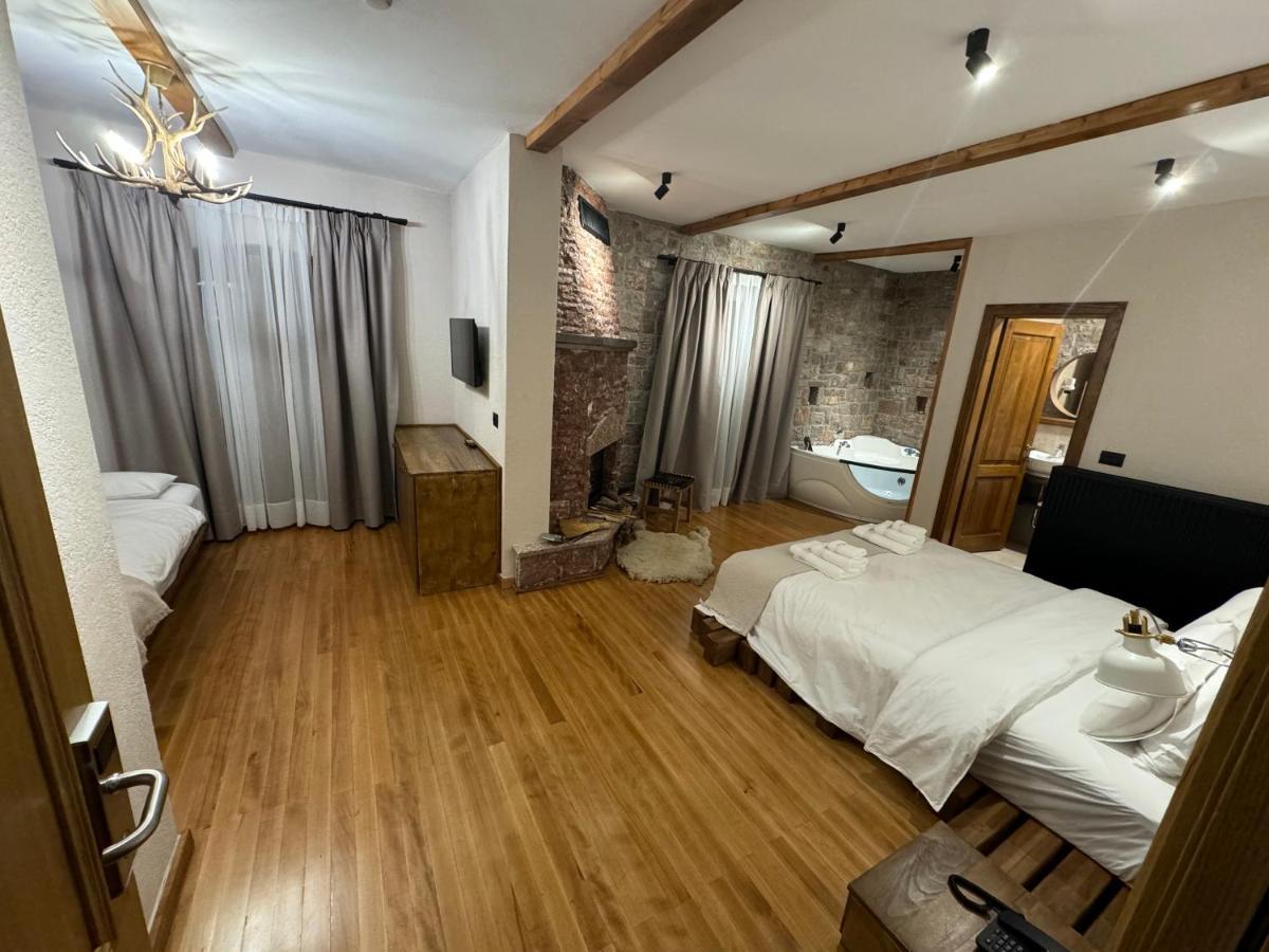 Hotel Ambassador Voskopojë エクステリア 写真