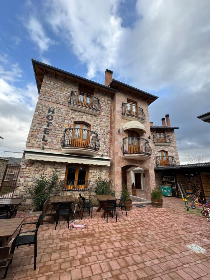 Hotel Ambassador Voskopojë エクステリア 写真