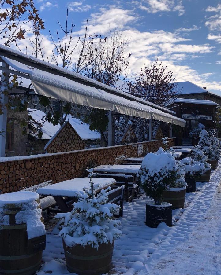 Hotel Ambassador Voskopojë エクステリア 写真