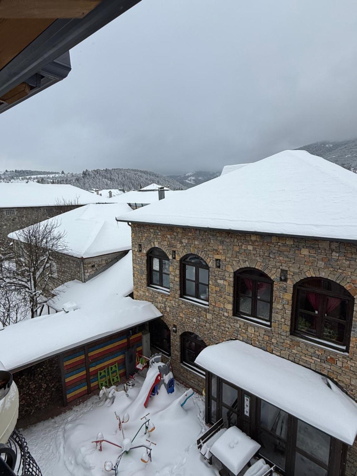 Hotel Ambassador Voskopojë エクステリア 写真