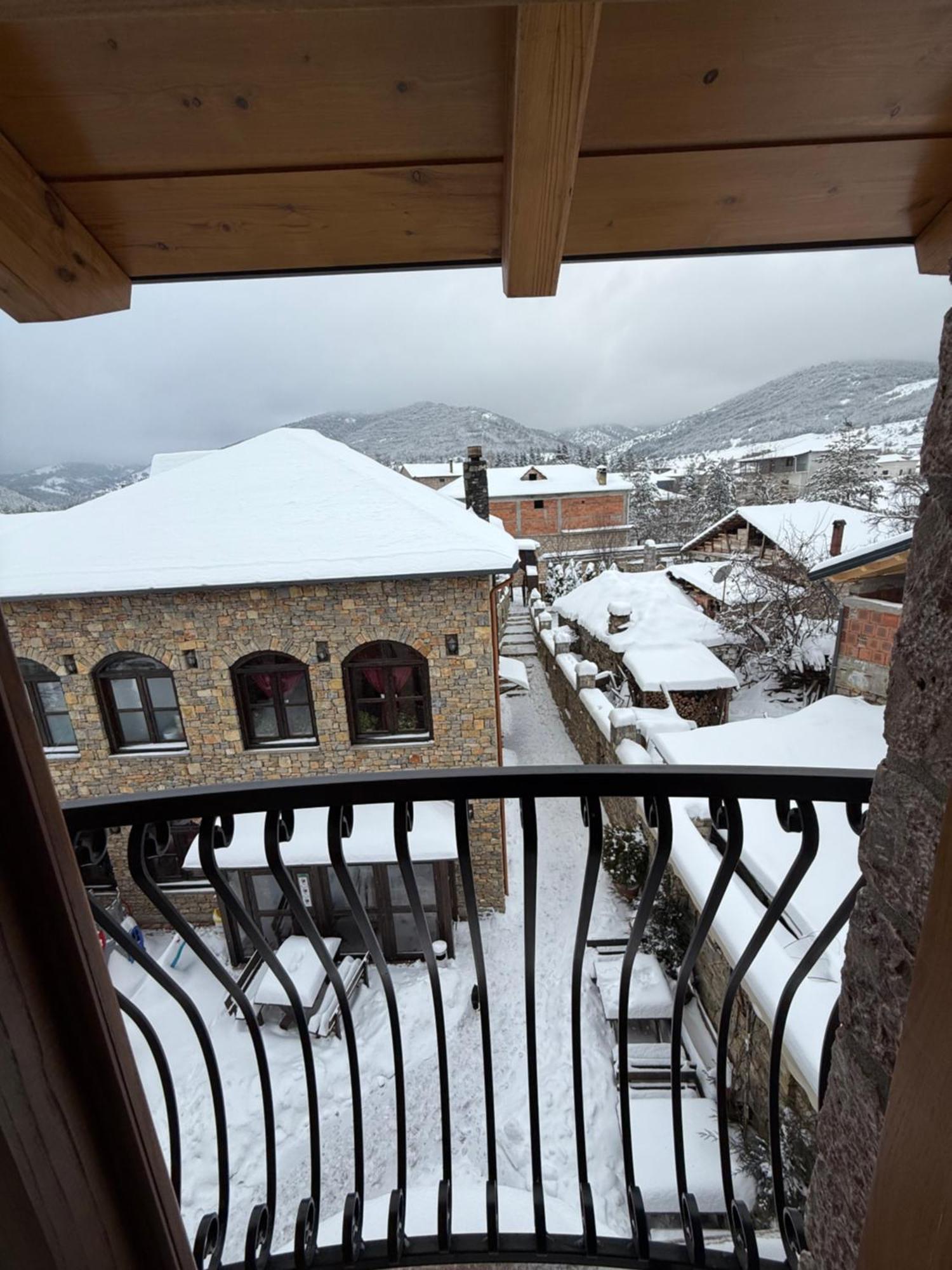 Hotel Ambassador Voskopojë エクステリア 写真